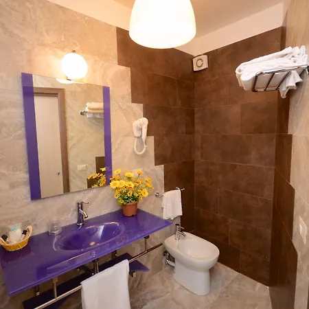 Hotel Clinton 3*