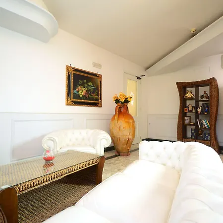 Clinton Hotel 3*