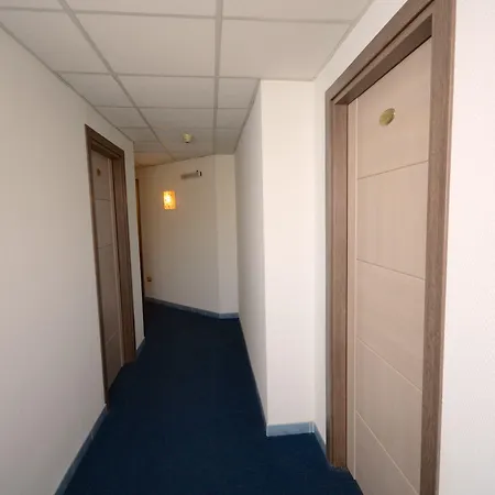 Clinton Hotel 3*