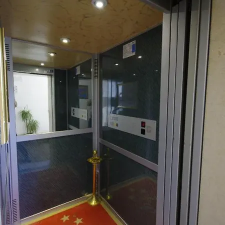 Hotel Clinton 3*
