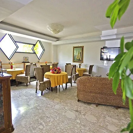 Clinton Hotel