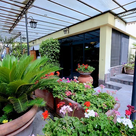 Clinton Hotel Casoria