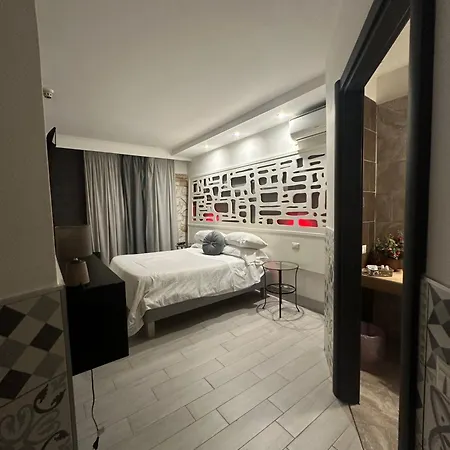 Clinton Hotel Casoria