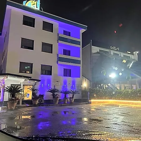 Clinton Otel Casoria