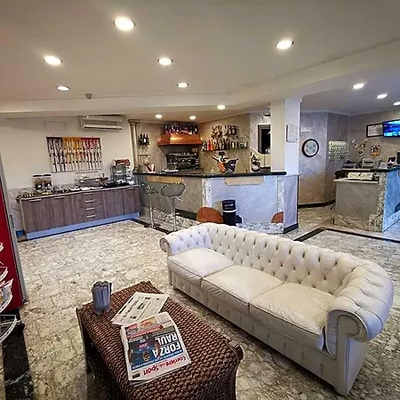 Otel Clinton Casoria