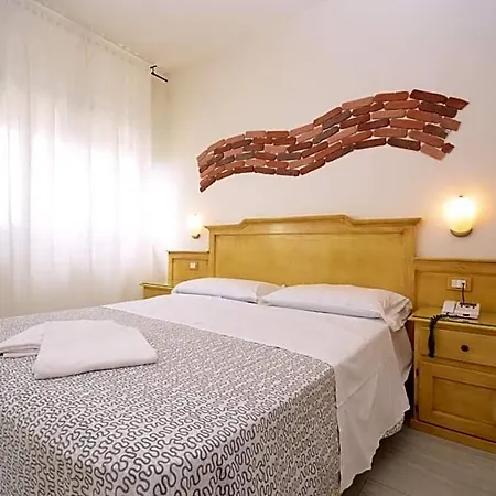 Otel Clinton 3*