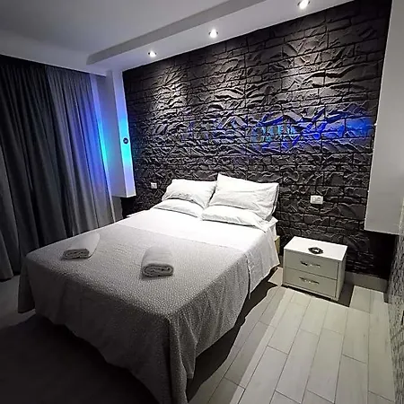 Clinton Otel Casoria
