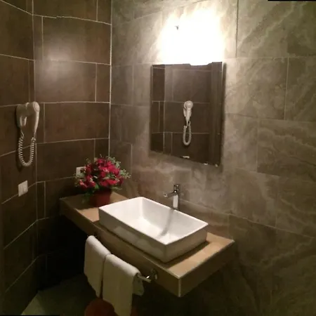 Hotel Clinton 3*
