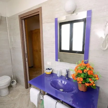 Clinton Hotel 3*