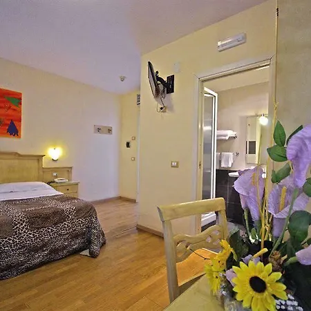 Clinton Hotel 3*