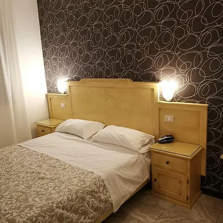 Hotel Clinton 3*